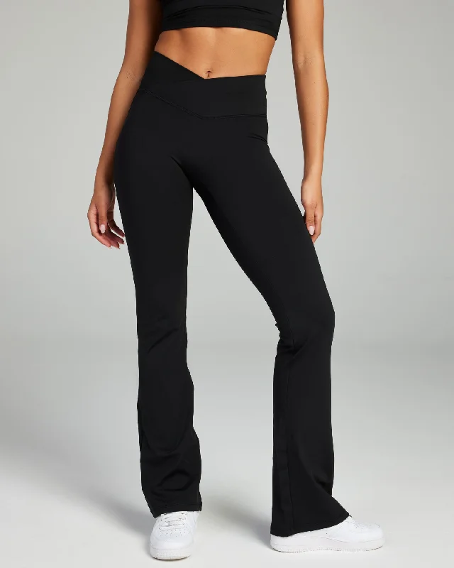 Cross Over Flare Leggings - Black Stylish Side-Stripe Leggings