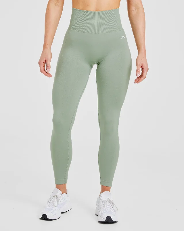 Empower Seamless Leggings - Grove Green Elegant Black Leggings