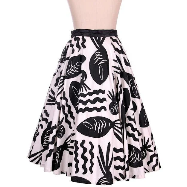 Vintage Cotton Circle Skirt Black & White Bold Whimsical Fish Print 1950s 26 Wais tiered skirt playful Vintage Cotton Circle Skirt Black & White Bold Whimsical Fish Print 1950s 26 Wais tiered skirt playful