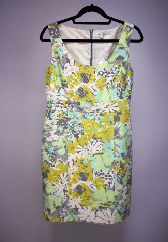 HALOGEN GREEN FLORAL DRESS SZ 10 Tunics Ceremony elegant