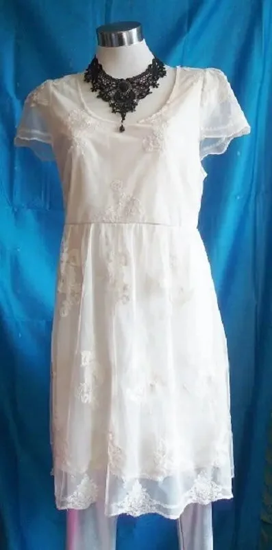 cream lacy lined cocktail dress,size14uk,2,hidden backzip,capsleeves,kneelength