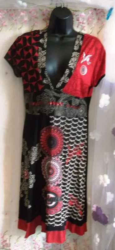 stunning Desigual Dress L-size 16 aprox UK, v-neck,knee length
